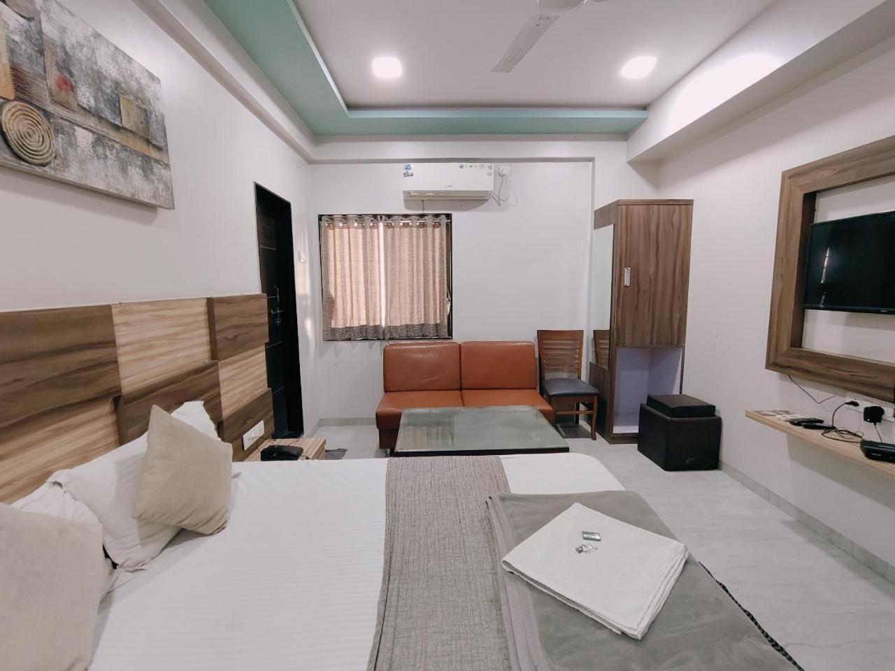 Hotel Pragati Inn أحمدناغار المظهر الخارجي الصورة