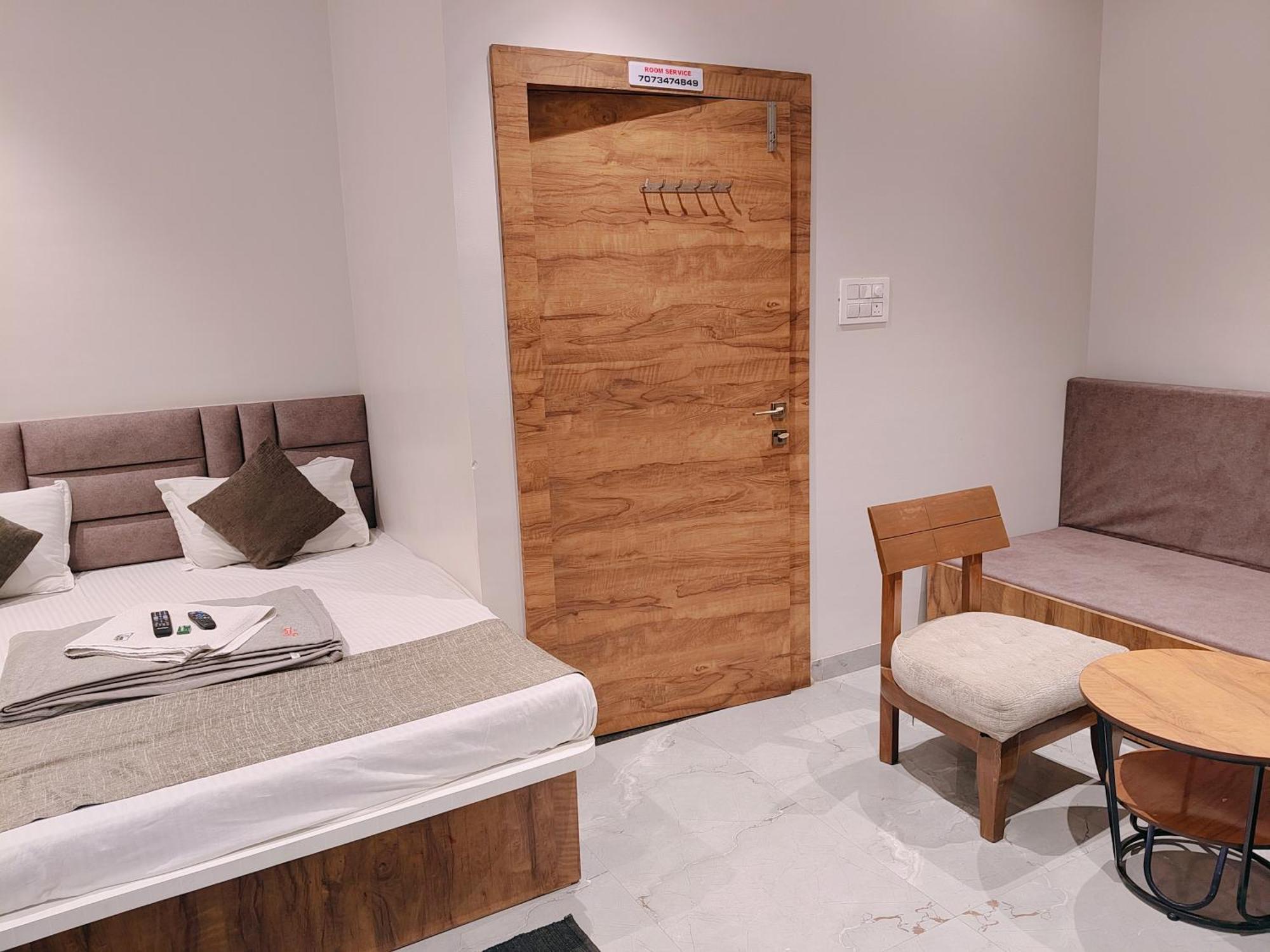 Hotel Pragati Inn أحمدناغار المظهر الخارجي الصورة