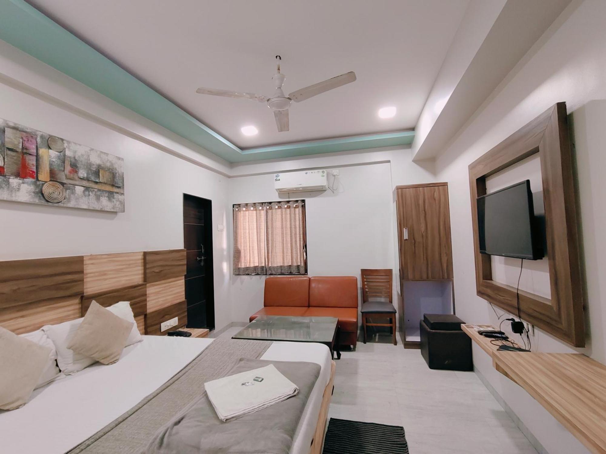Hotel Pragati Inn أحمدناغار المظهر الخارجي الصورة