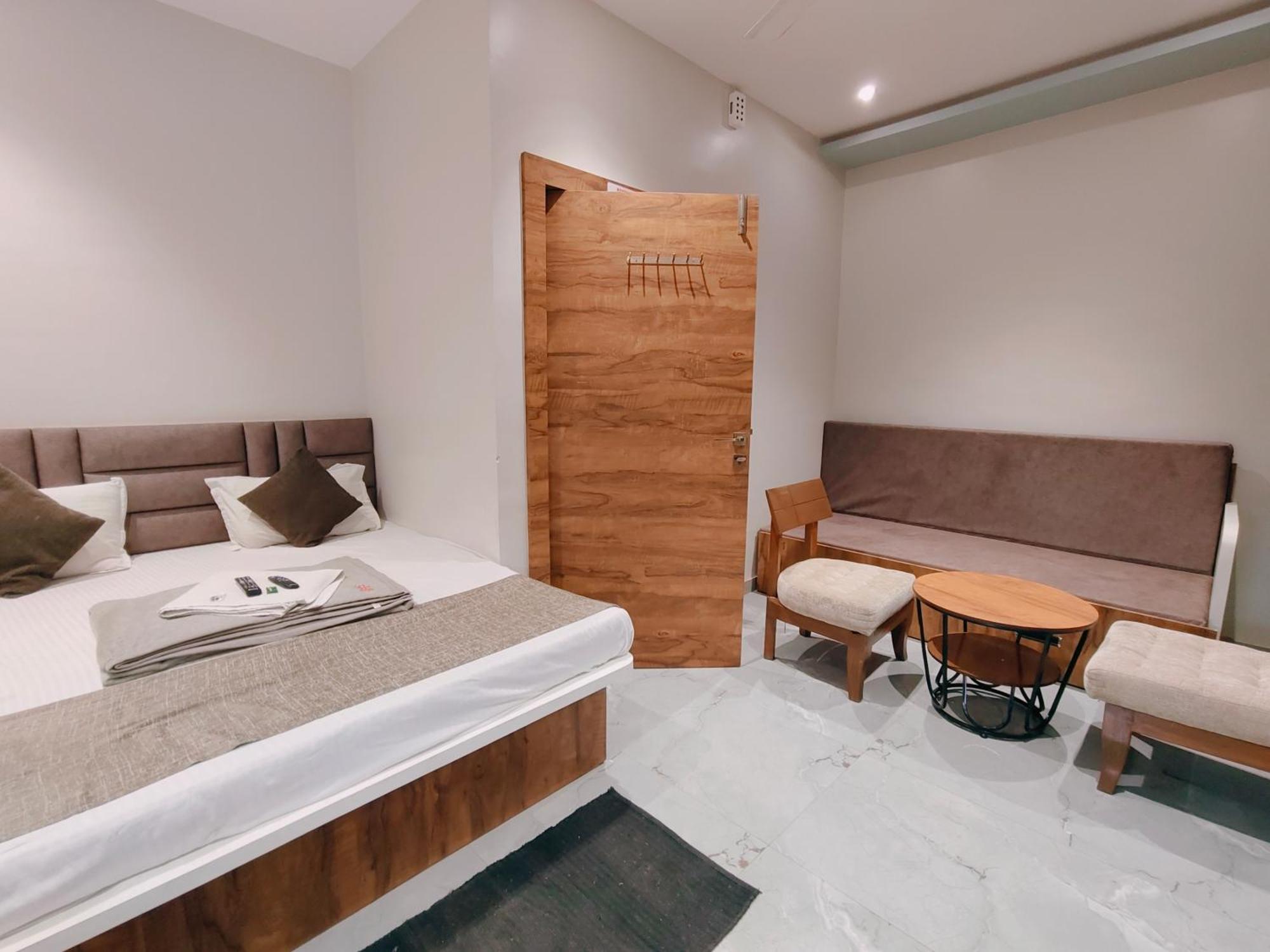 Hotel Pragati Inn أحمدناغار المظهر الخارجي الصورة