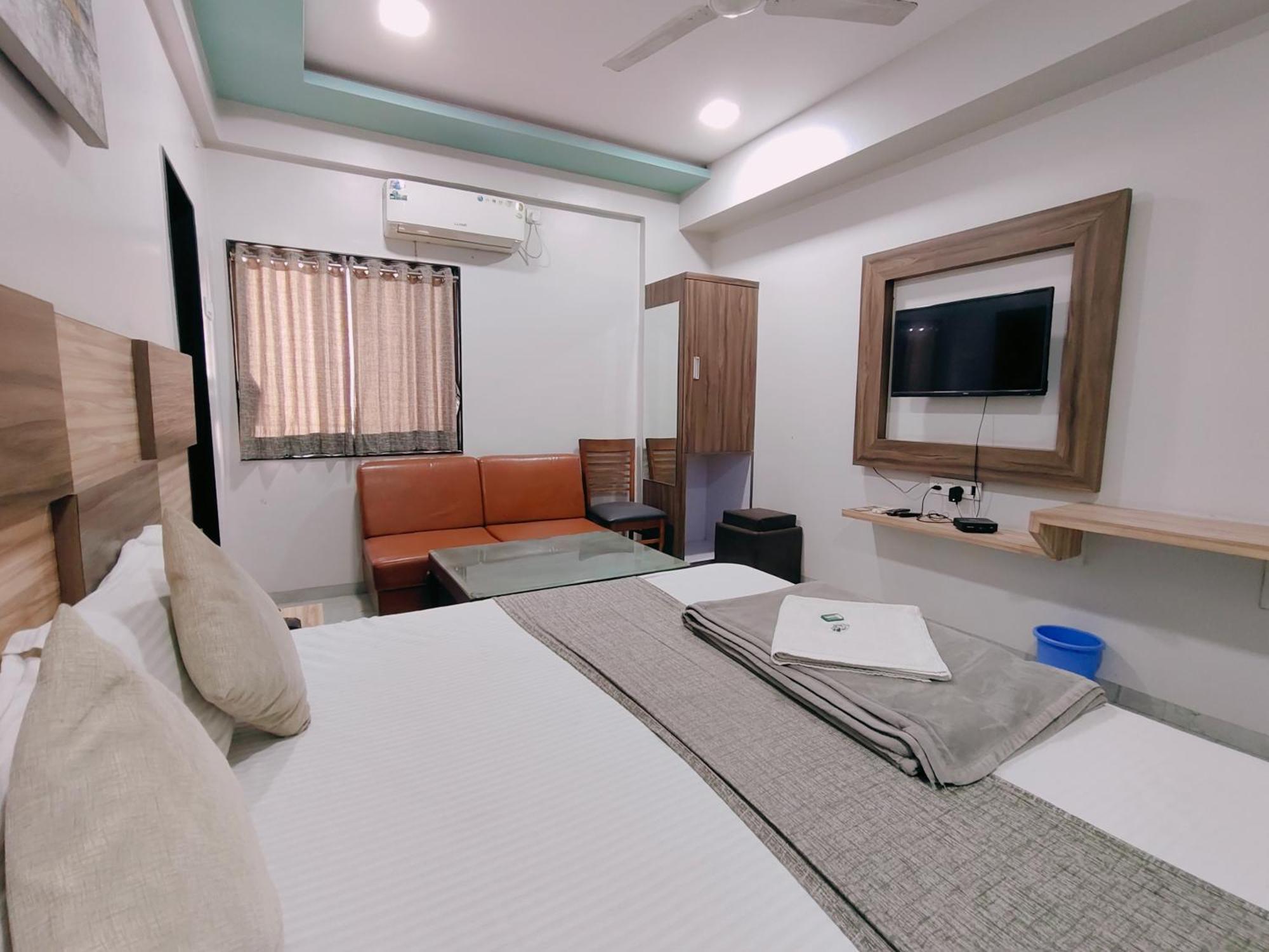 Hotel Pragati Inn أحمدناغار المظهر الخارجي الصورة