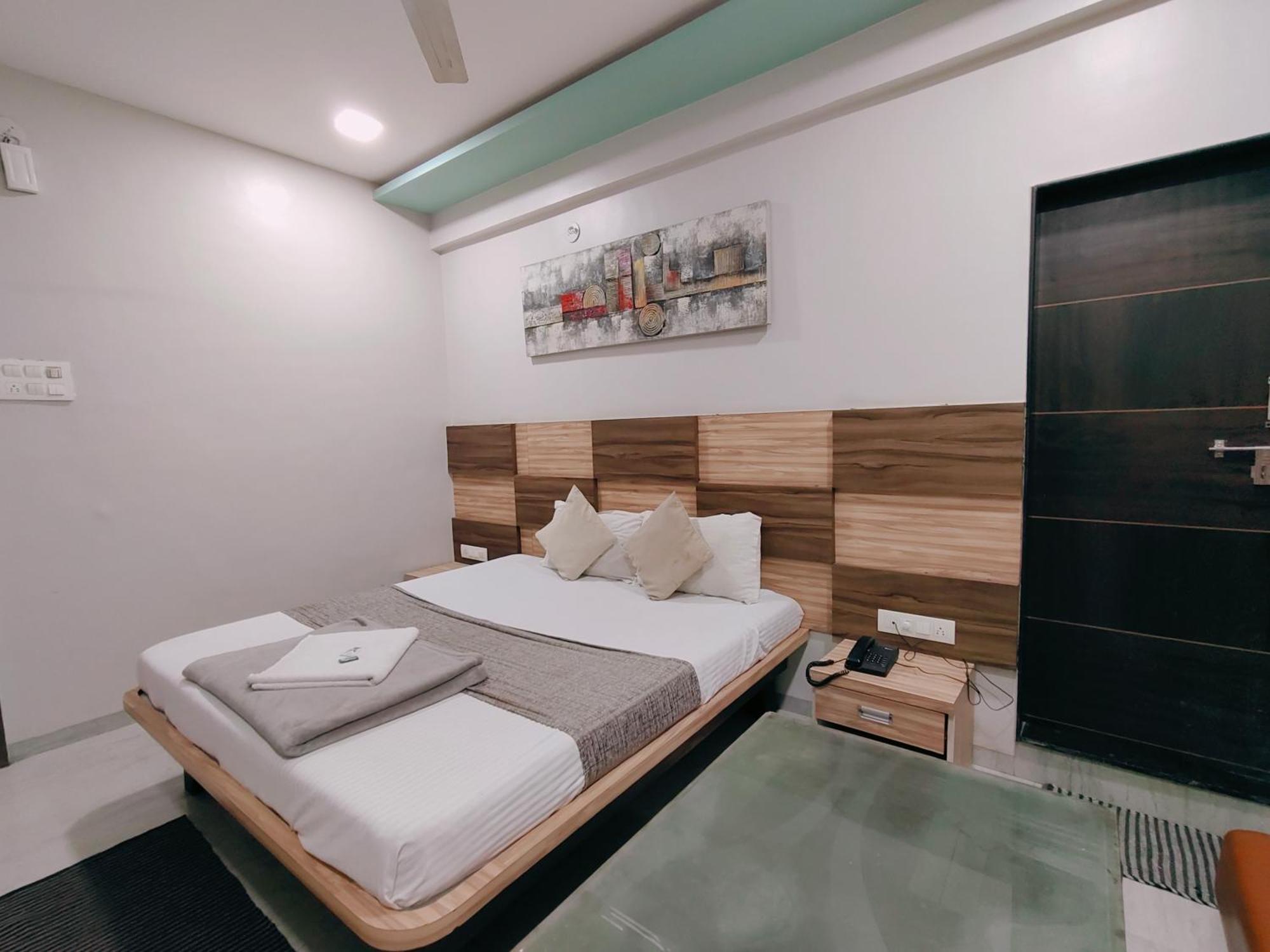 Hotel Pragati Inn أحمدناغار المظهر الخارجي الصورة