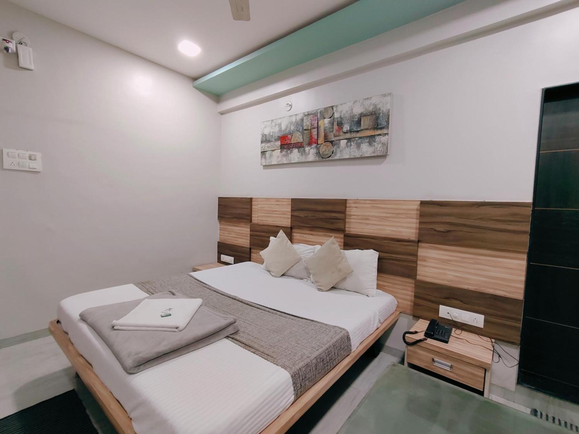 Hotel Pragati Inn أحمدناغار المظهر الخارجي الصورة