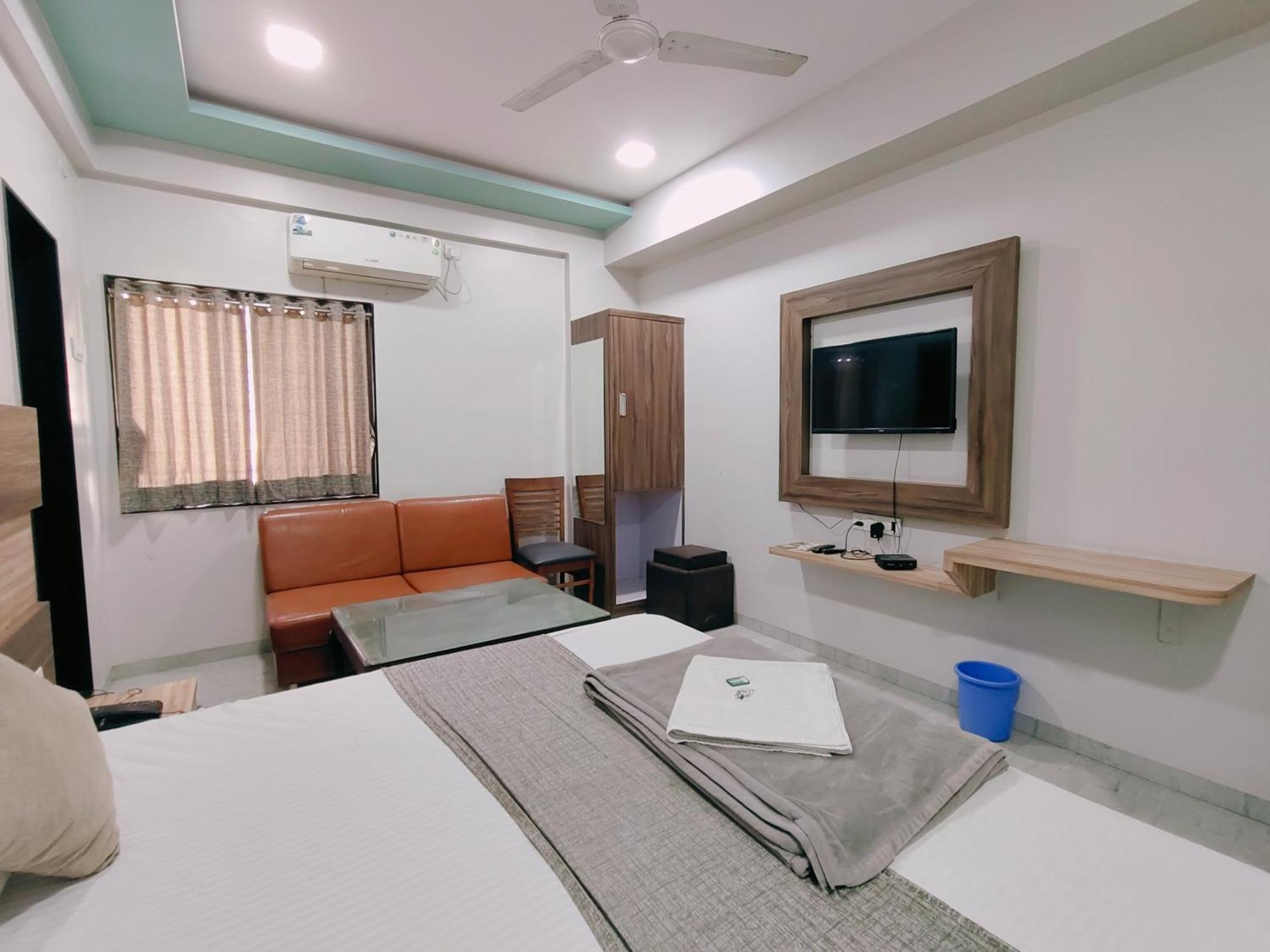 Hotel Pragati Inn أحمدناغار المظهر الخارجي الصورة